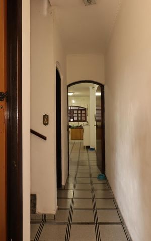 Casa à venda com 168m², 3 quartos e 2 vagasCorredor piso inferior