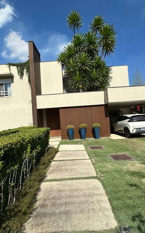 Casa de condomínio à venda com 1200m², 6 quartos e 7 vagas Casa de condomínio à venda com 1200m², 6 quartos e 7 vagasFachada