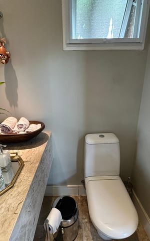 Casa de condomínio à venda com 1200m², 6 quartos e 7 vagas Casa de condomínio à venda com 1200m², 6 quartos e 7 vagasLavabo