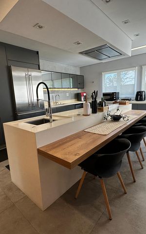 Casa de condomínio à venda com 1200m², 6 quartos e 7 vagas Casa de condomínio à venda com 1200m², 6 quartos e 7 vagasCozinha