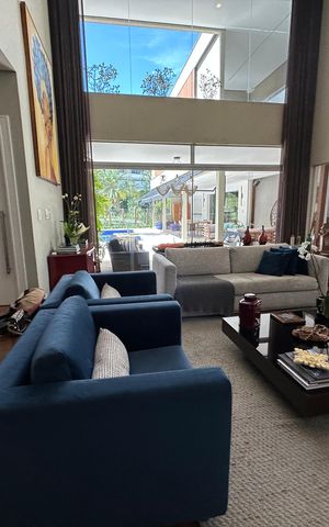 Casa de condomínio à venda com 1200m², 6 quartos e 7 vagas Casa de condomínio à venda com 1200m², 6 quartos e 7 vagasSala