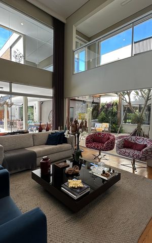Casa de condomínio à venda com 1200m², 6 quartos e 7 vagas Casa de condomínio à venda com 1200m², 6 quartos e 7 vagasSala