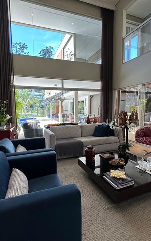 Casa de condomínio à venda com 1200m², 6 quartos e 7 vagas Casa de condomínio à venda com 1200m², 6 quartos e 7 vagasSala