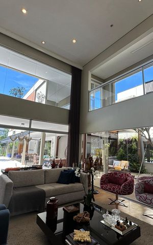 Casa de condomínio à venda com 1200m², 6 quartos e 7 vagas Casa de condomínio à venda com 1200m², 6 quartos e 7 vagasSala