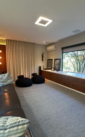 Casa de condomínio à venda com 1200m², 6 quartos e 7 vagas Casa de condomínio à venda com 1200m², 6 quartos e 7 vagasSala de TV