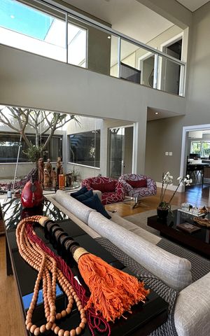 Casa de condomínio à venda com 1200m², 6 quartos e 7 vagas Casa de condomínio à venda com 1200m², 6 quartos e 7 vagasSala