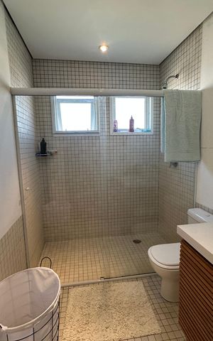 Casa de condomínio à venda com 1200m², 6 quartos e 7 vagas Casa de condomínio à venda com 1200m², 6 quartos e 7 vagasBanheiro da Suíte 1