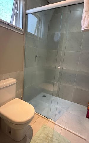 Casa de condomínio à venda com 1200m², 6 quartos e 7 vagas Casa de condomínio à venda com 1200m², 6 quartos e 7 vagasBanheiro 2