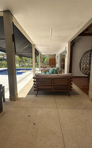 Casa de condomínio à venda com 1200m², 6 quartos e 7 vagas Casa de condomínio à venda com 1200m², 6 quartos e 7 vagasVaranda
