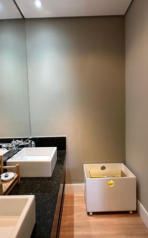 Casa de condomínio à venda com 1200m², 6 quartos e 7 vagas Casa de condomínio à venda com 1200m², 6 quartos e 7 vagasBanheiro 1