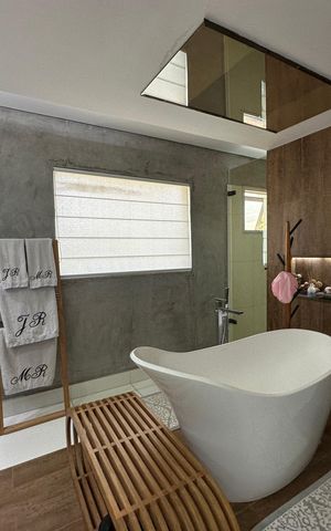 Casa de condomínio à venda com 1200m², 6 quartos e 7 vagas Casa de condomínio à venda com 1200m², 6 quartos e 7 vagasBanheiro da Suíte 2