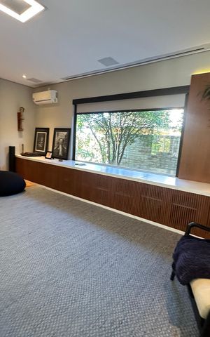 Casa de condomínio à venda com 1200m², 6 quartos e 7 vagas Casa de condomínio à venda com 1200m², 6 quartos e 7 vagasSala de TV