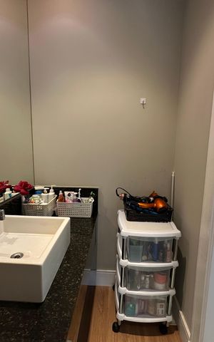 Casa de condomínio à venda com 1200m², 6 quartos e 7 vagas Casa de condomínio à venda com 1200m², 6 quartos e 7 vagasBanheiro 2