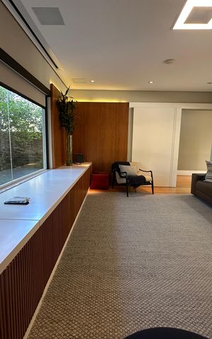 Casa de condomínio à venda com 1200m², 6 quartos e 7 vagas Casa de condomínio à venda com 1200m², 6 quartos e 7 vagasSala de TV
