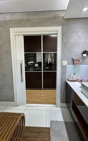 Casa de condomínio à venda com 1200m², 6 quartos e 7 vagas Casa de condomínio à venda com 1200m², 6 quartos e 7 vagasBanheiro da Suíte 2