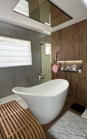 Casa de condomínio à venda com 1200m², 6 quartos e 7 vagas Casa de condomínio à venda com 1200m², 6 quartos e 7 vagasBanheiro da Suíte 2