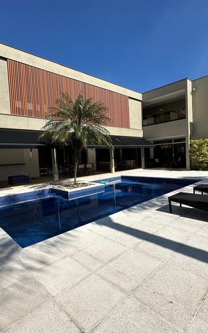 Casa de condomínio à venda com 1200m², 6 quartos e 7 vagas Casa de condomínio à venda com 1200m², 6 quartos e 7 vagasPiscina