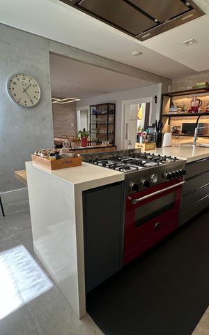 Casa de condomínio à venda com 1200m², 6 quartos e 7 vagas Casa de condomínio à venda com 1200m², 6 quartos e 7 vagasCozinha