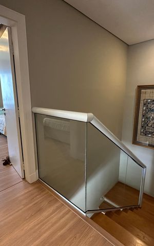 Casa de condomínio à venda com 1200m², 6 quartos e 7 vagas Casa de condomínio à venda com 1200m², 6 quartos e 7 vagasEscada
