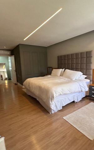 Casa de condomínio à venda com 1200m², 6 quartos e 7 vagas Casa de condomínio à venda com 1200m², 6 quartos e 7 vagasSuíte 2