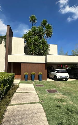Casa de condomínio à venda com 1200m², 6 quartos e 7 vagas Casa de condomínio à venda com 1200m², 6 quartos e 7 vagasFachada