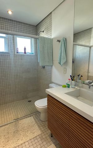Casa de condomínio à venda com 1200m², 6 quartos e 7 vagas Casa de condomínio à venda com 1200m², 6 quartos e 7 vagasBanheiro da Suíte 1