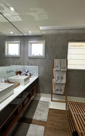 Casa de condomínio à venda com 1200m², 6 quartos e 7 vagas Casa de condomínio à venda com 1200m², 6 quartos e 7 vagasBanheiro da Suíte 2