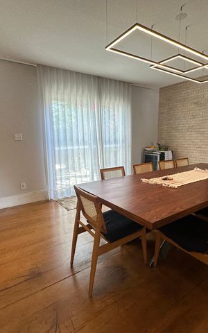 Casa de condomínio à venda com 1200m², 6 quartos e 7 vagas Casa de condomínio à venda com 1200m², 6 quartos e 7 vagasSala de Jantar 2