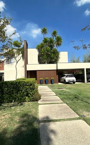 Casa de condomínio à venda com 1200m², 6 quartos e 7 vagas Casa de condomínio à venda com 1200m², 6 quartos e 7 vagasFachada