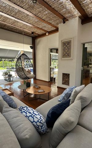 Casa de condomínio à venda com 1200m², 6 quartos e 7 vagas Casa de condomínio à venda com 1200m², 6 quartos e 7 vagasVaranda