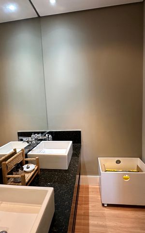 Casa de condomínio à venda com 1200m², 6 quartos e 7 vagas Casa de condomínio à venda com 1200m², 6 quartos e 7 vagasBanheiro 1