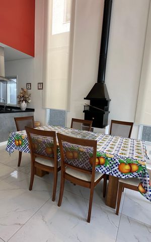 Casa de condomínio à venda com 252m², 5 quartos e 4 vagas Casa de condomínio à venda com 252m², 5 quartos e 4 vagasSala de Jantar