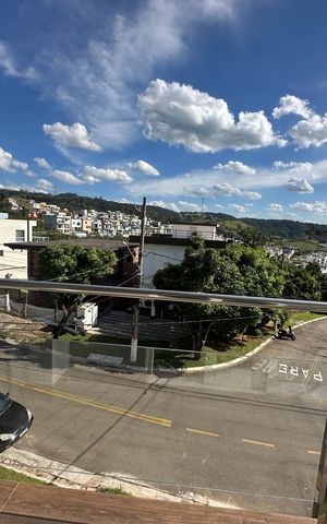 Casa de condomínio à venda com 252m², 5 quartos e 4 vagas Casa de condomínio à venda com 252m², 5 quartos e 4 vagasVaranda