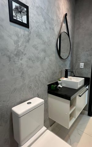 Casa de condomínio à venda com 252m², 5 quartos e 4 vagas Casa de condomínio à venda com 252m², 5 quartos e 4 vagasBanheiro social 2