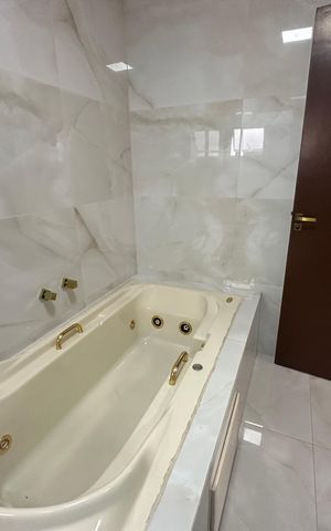 Casa de condomínio à venda com 252m², 5 quartos e 4 vagas Casa de condomínio à venda com 252m², 5 quartos e 4 vagasBanheiro da Suíte 1