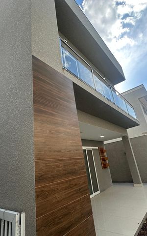 Casa de condomínio à venda com 252m², 5 quartos e 4 vagas Casa de condomínio à venda com 252m², 5 quartos e 4 vagasQuintal