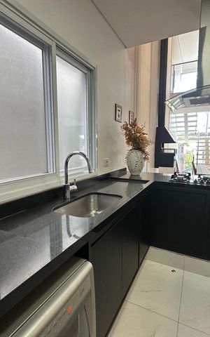 Casa de condomínio à venda com 252m², 5 quartos e 4 vagas Casa de condomínio à venda com 252m², 5 quartos e 4 vagasCozinha