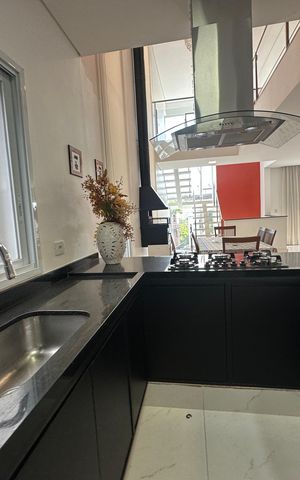 Casa de condomínio à venda com 252m², 5 quartos e 4 vagas Casa de condomínio à venda com 252m², 5 quartos e 4 vagasCozinha