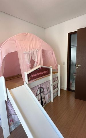 Casa de condomínio à venda com 252m², 5 quartos e 4 vagas Casa de condomínio à venda com 252m², 5 quartos e 4 vagasSuíte 2