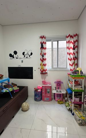 Casa de condomínio à venda com 252m², 5 quartos e 4 vagas Casa de condomínio à venda com 252m², 5 quartos e 4 vagasEscritório