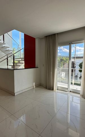 Casa de condomínio à venda com 252m², 5 quartos e 4 vagas Casa de condomínio à venda com 252m², 5 quartos e 4 vagasSala