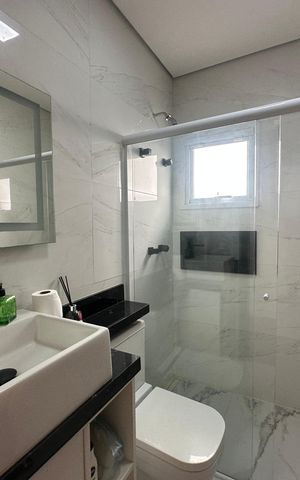 Casa de condomínio à venda com 252m², 5 quartos e 4 vagas Casa de condomínio à venda com 252m², 5 quartos e 4 vagasBanheiro social