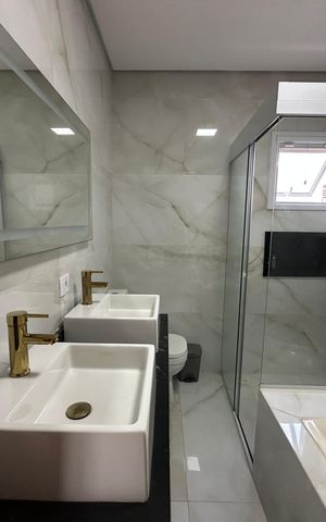 Casa de condomínio à venda com 252m², 5 quartos e 4 vagas Casa de condomínio à venda com 252m², 5 quartos e 4 vagasBanheiro da Suíte 1