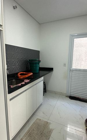 Casa de condomínio à venda com 252m², 5 quartos e 4 vagas Casa de condomínio à venda com 252m², 5 quartos e 4 vagasÁrea de Serviço