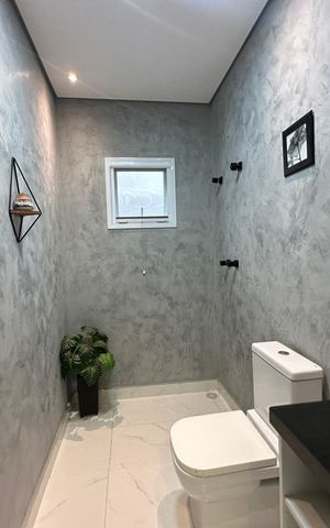 Casa de condomínio à venda com 252m², 5 quartos e 4 vagas Casa de condomínio à venda com 252m², 5 quartos e 4 vagasBanheiro social 2