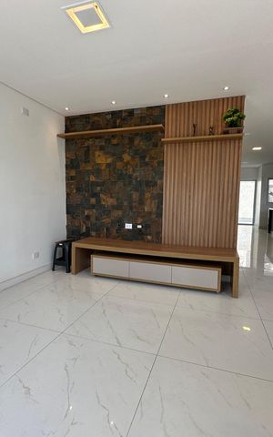 Casa de condomínio à venda com 252m², 5 quartos e 4 vagas Casa de condomínio à venda com 252m², 5 quartos e 4 vagasSala
