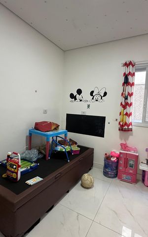 Casa de condomínio à venda com 252m², 5 quartos e 4 vagas Casa de condomínio à venda com 252m², 5 quartos e 4 vagasEscritório