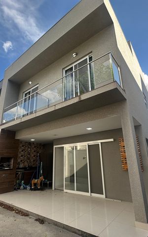 Casa de condomínio à venda com 252m², 5 quartos e 4 vagas Casa de condomínio à venda com 252m², 5 quartos e 4 vagasQuintal
