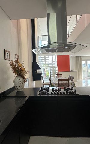 Casa de condomínio à venda com 252m², 5 quartos e 4 vagas Casa de condomínio à venda com 252m², 5 quartos e 4 vagasCozinha