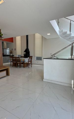 Casa de condomínio à venda com 252m², 5 quartos e 4 vagas Casa de condomínio à venda com 252m², 5 quartos e 4 vagasSala